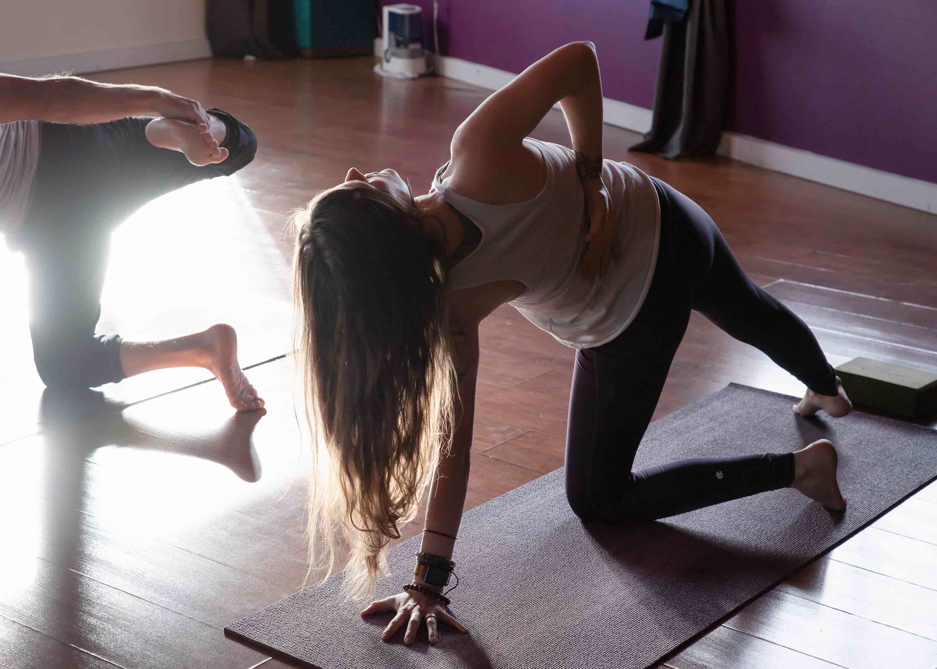 Photo of Alyssa in side plank with knee on the floor